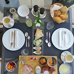 White Stone Bed and Breakfast 4*