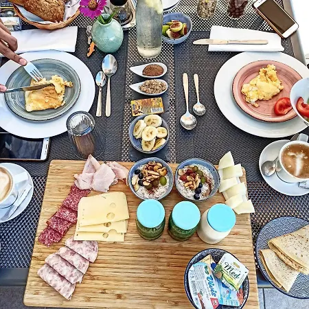 White Stone Bed & Breakfast 4*