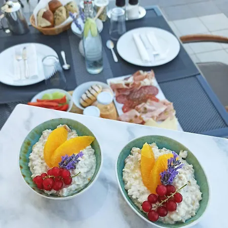Couette-café White Stone 4*