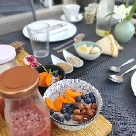 Bed & Breakfast White Stone Promajna