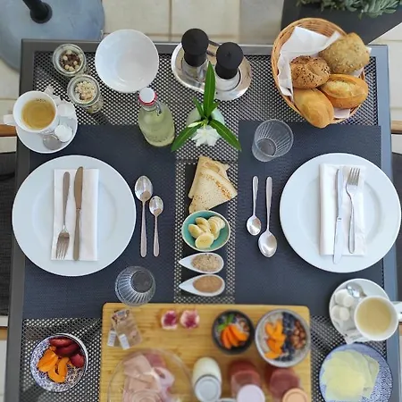 White Stone Couette-café 4*