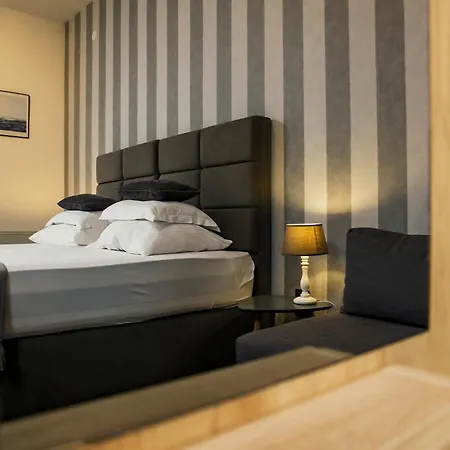 White Stone Bed and Breakfast 4*