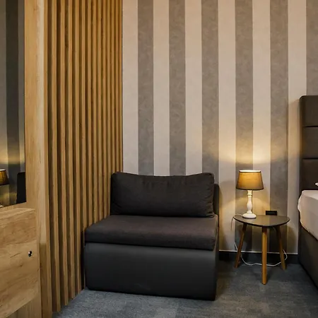 White Stone Couette-café Promajna