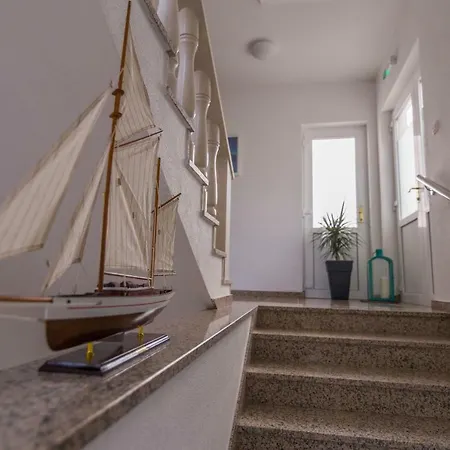 B&B White Stone 프로마이나