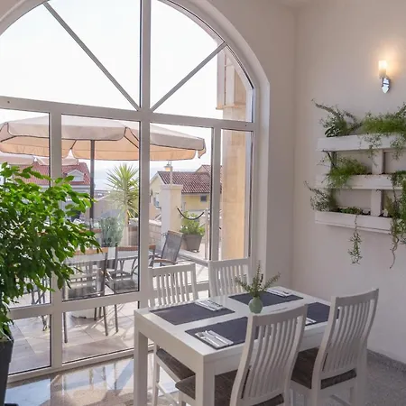 Bed & Breakfast White Stone Promajna