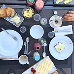 krevet i doručak White Stone 4*
