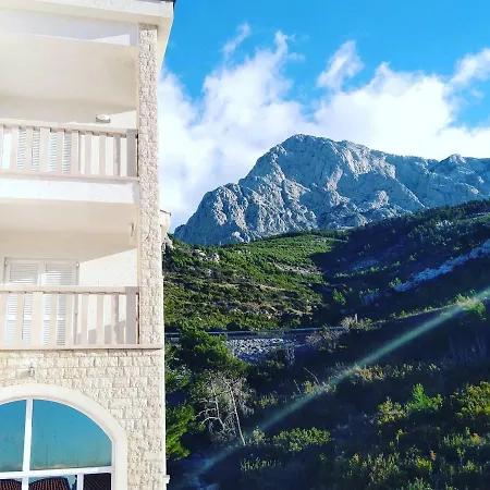 Bed & Breakfast White Stone