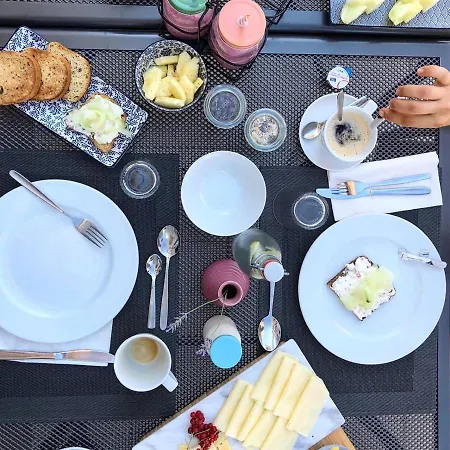 Couette-café White Stone 4*