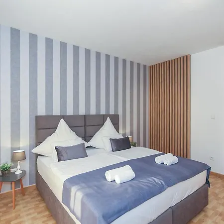 White Stone Bed & Breakfast Promajna