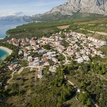 White Stone Couette-café Promajna