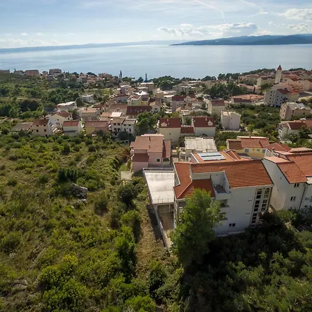 krevet i doručak White Stone 4*