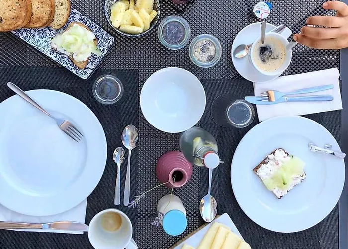 住宿加早餐酒店 White Stone 4*