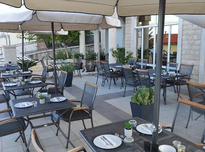 فندق مبيت وإفطار White Stone 4*